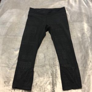 Lululemon Manifesto black capri pants